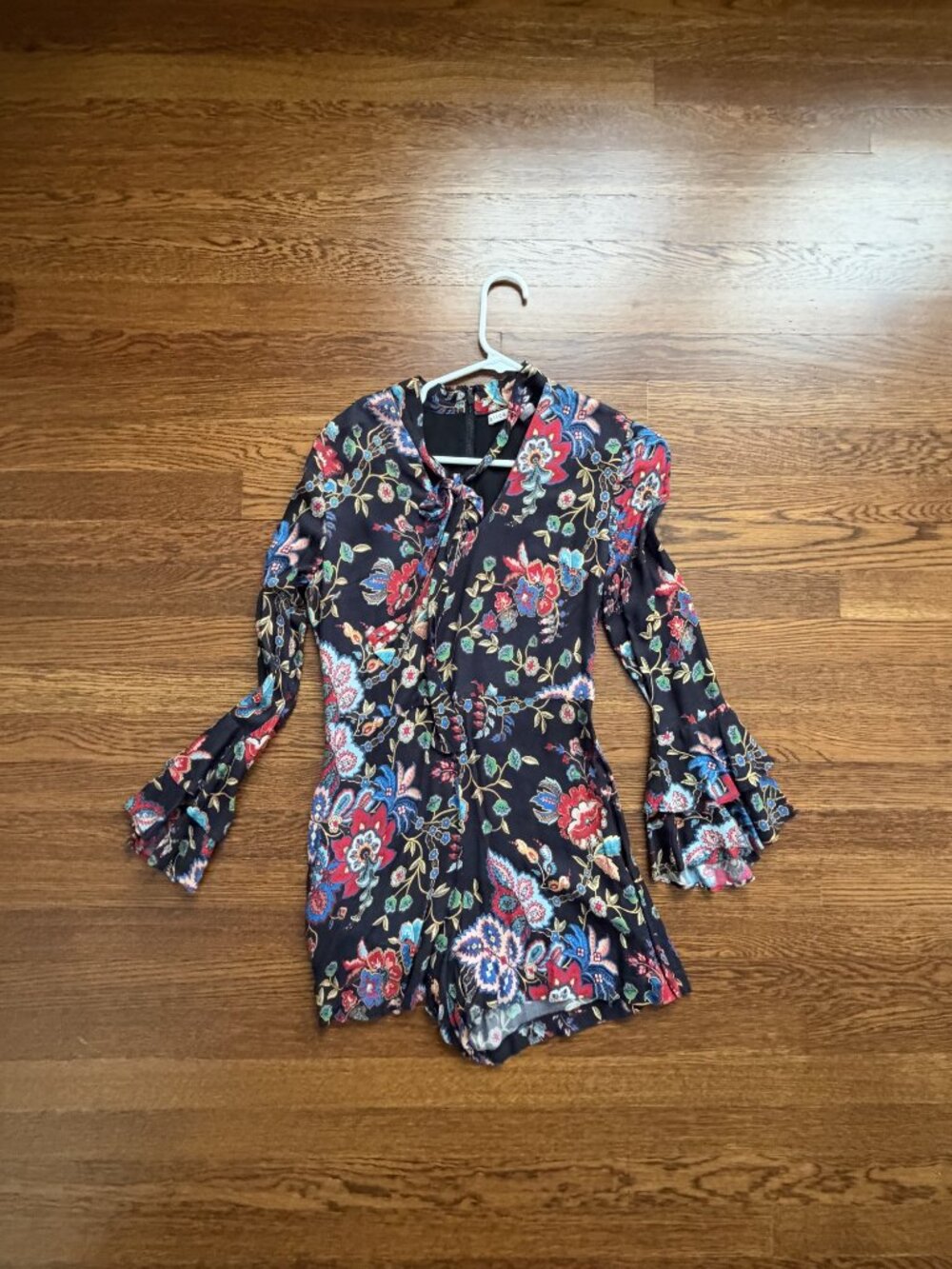 Alice + Olivia Long Sleeve Floral Paisley Romper Tie Neck 70s Size 2
